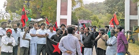 பரம்பிக்குளத்தில் தமிழக அதிகாரிகள், பழங்குடி மக்கள் மீது தாக்குதல்