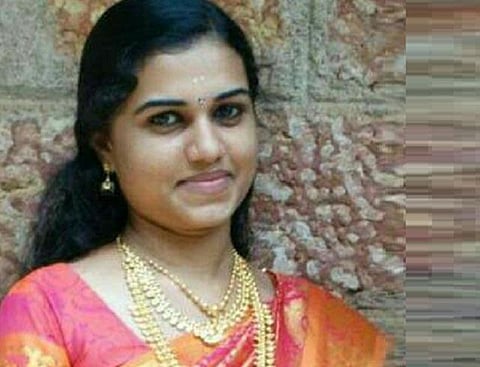 கோவையில் ஒருதலைக் காதலால் விபரீதம்: இளம் பெண் குத்திக் கொலை; இளைஞர் தற்கொலை முயற்சி