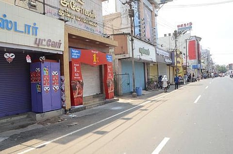 கர்நாடக வன்முறையை கண்டித்து தமிழகத்தில் நாளை நடக்கும் கடையடைப்பு போராட்டத்துக்கு கட்சிகள் ஆதரவு: பேருந்துகளை இயக்க அரசு ஏற்பாடு