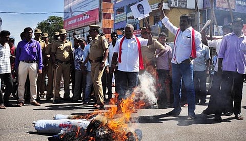 காவிரி: புதுச்சேரியில் பந்த் - இயல்பு வாழ்க்கை முடக்கம்