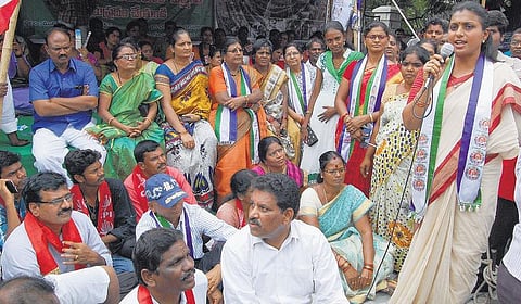 மாநில சிறப்பு அந்தஸ்து விவகாரத்தில் வாக்குறுதியை நிறைவேற்ற வேண்டும்: பிரதமர் மோடிக்கு எம்எல்ஏ ரோஜா வலியுறுத்தல்