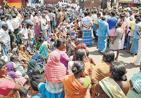 ராம்குமார் மரணம்: மீனாட்சிபுரத்தில் மறியல் பேருந்துகள் மீது கல்வீச்சு