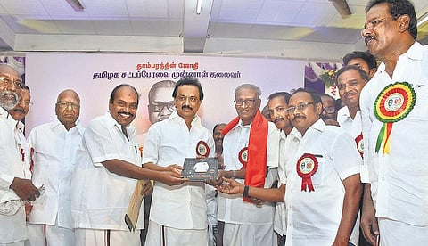 சட்டப் பேரவையின் மரபுகள் காக்கப்பட வேண்டும்: சிறப்பு மலரை வெளியிட்டு மு.க.ஸ்டாலின் கருத்து