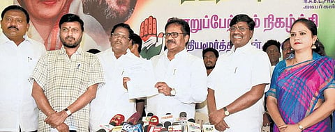 விருப்ப மனுக்களைப் பெற காங்கிரஸில் குழு அமைப்பு
