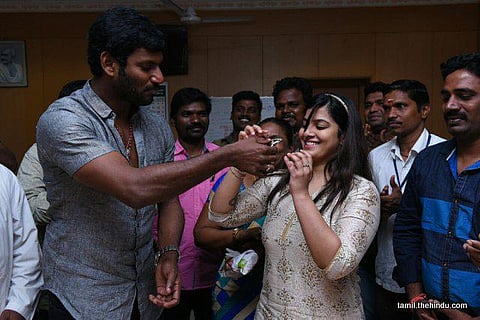 விஷால் - வரலெட்சுமி காதல் முறிந்தது?