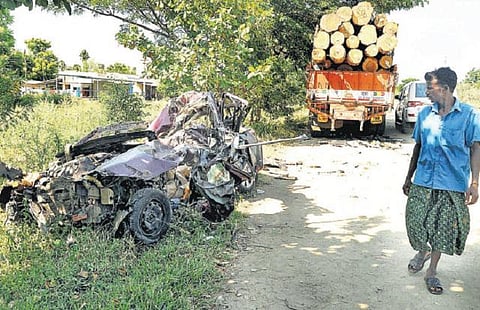 தூத்துக்குடி, திருச்சி அருகே இரு வேறு விபத்துகளில் குழந்தை உட்பட 8 பேர் பலி