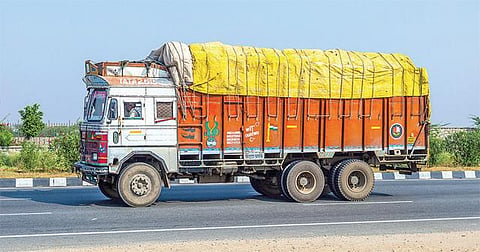 வியாபாரிகள், லாரி உரிமையாளர்கள் மற்றும் பட்டாசு உற்பத்தியாளர்களுக்கு காவிரி பிரச்சினையால் ரூ.1,200 கோடி இழப்பு