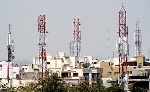 தொலைத் தொடர்பு நிறுவனங்கள் விதிகளை மீறியதால் ரூ.10.80 கோடி அபராதம்