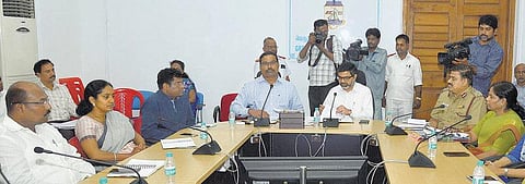 சென்னையில் பருவமழை முன்னெச்சரிக்கை பணிகளை கண்காணிக்க 15 ஐஏஎஸ் அதிகாரிகள் நியமனம்: அரசு முதன்மைச் செயலர் தலைமையில் பணியாற்றுவர்