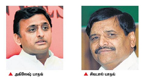 உ.பி.யில் ஆளும் சமாஜ்வாதி கட்சியில் விரிசல் அதிகரிப்பு: கட்சிக் கூட்டத்தை தவிர்த்தார் அகிலேஷ் யாதவ்