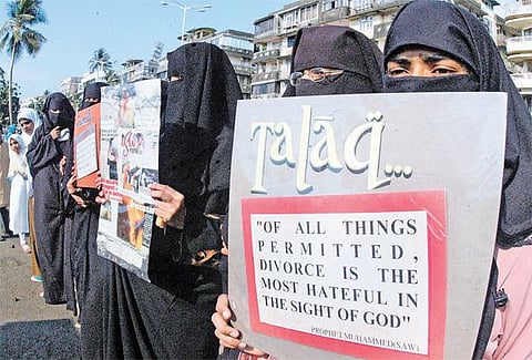 இஸ்லாமிய சட்டங்களில் பிறர் தலையிட யார் காரணம்?