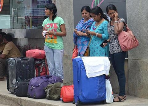 பண்டிகை கால சொந்த ஊர் பயணம்: சவால்களும் சர்ச்சைகளும்
