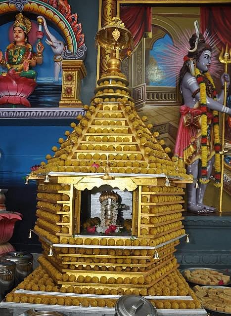 தீபாவளி வைபவம்: காசியைப் போன்றே அம்ருதபுரியில் லட்டுத் தேரில் சிவலிங்கம்
