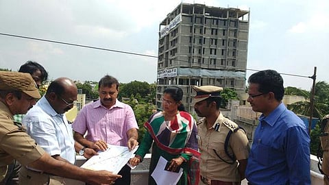 11 மாடி கட்டிடம் இன்று வெடி வைத்து தகர்க்கப்படுகிறது: மவுலிவாக்கத்தில் மக்கள் வெளியேற்றம்