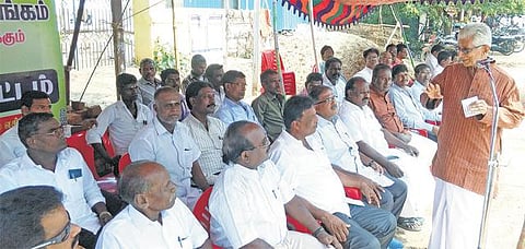 காவிரி பிரச்சினையில் விவசாயிகளுக்காக அரசு ஊழியர்கள் போராடுவது திருப்புமுனையை ஏற்படுத்தும்: மன்னார்குடி ரெங்கநாதன் கருத்து