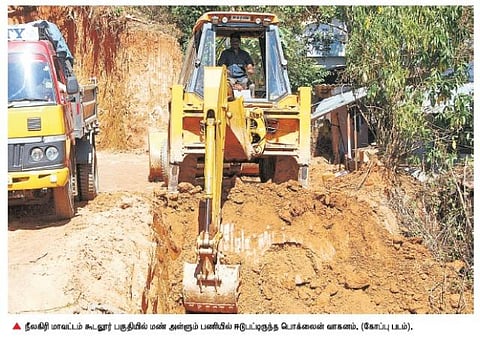 நீலகிரி மாவட்டத்தில் லஞ்ச விவகாரத்தில் தத்தளிக்கும் பொக்லைன் வாகனங்கள்: குளறுபடிகளை நீக்குமா நிர்வாகம்?