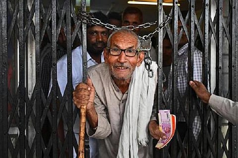 வங்கிகளில் ரூ.2,000 மட்டுமே மாற்ற முடியும்: புதிய கட்டுப்பாடுகள் இன்றுமுதல் அமல்