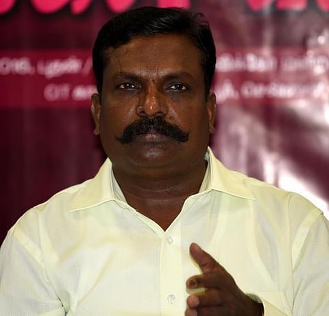 வரிசையில் நின்று ரூ.500, 1000 நோட்டுகளை மாற்றிய திருமாவளவன்