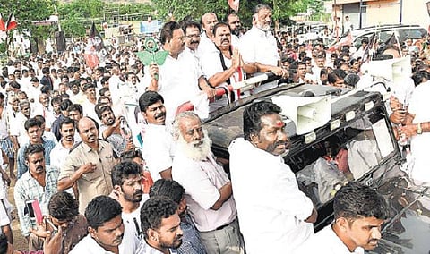 தஞ்சையில் ஸ்டாலின், திருப்பரங்குன்றத்தில் ஓபிஎஸ் இறுதிகட்ட பிரச்சாரம்: 4 தொகுதிகளில் தீவிர போலீஸ் பாதுகாப்பு