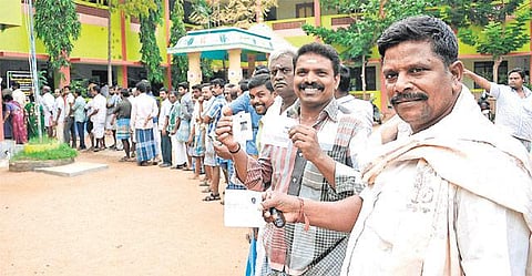 அரவக்குறிச்சியில் 82 சதவீதம் ; நெல்லித்தோப்பில் 85.76 சதவீதம்: 4 தொகுதிகளிலும் விறுவிறுப்பான வாக்குப்பதிவு