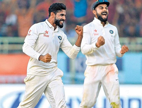 இந்தியாவிடம் தோல்வியை தவிர்க்க இங்கிலாந்து அணி போராட்டம்