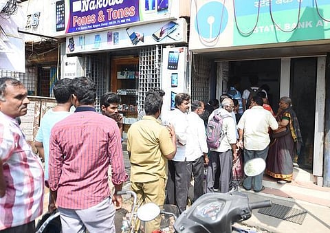 மீண்டும் ஸ்தம்பித்தன வங்கி ஏடிஎம்கள்: பணம் கிடைக்காமல் பொதுமக்கள் தவிப்பு