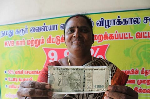புழக்கத்துக்கு வந்த 2-வது நாளிலேயே புதிய 500 ரூபாய்களுக்கு தட்டுப்பாடு: பொதுமக்கள் ஏமாற்றம்