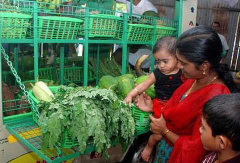 சில்லறை தட்டுப்பாட்டால் காய்கறி வாங்க ஆளில்லை: சிறு வியாபாரிகள் கடும் பாதிப்பு