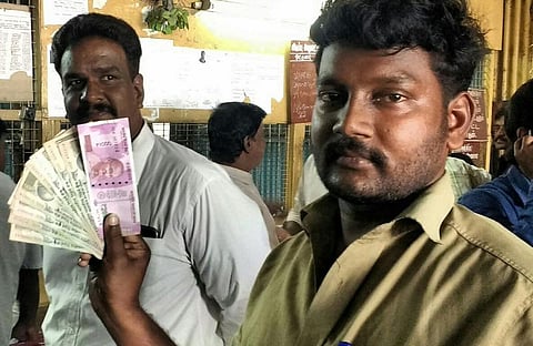 போக்குவரத்து ஊழியர்களுக்கு சம்பளத்தில் ரொக்கமாக ரூ.3,000 விநியோகம்