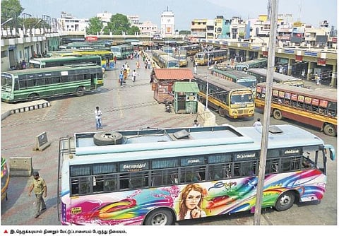இடப்பற்றாக்குறையால் திணறும் மேட்டுப்பாளையம் பேருந்து நிலையம்: மாற்று ஏற்பாடுகள் செய்ய மக்கள் வலியுறுத்தல்