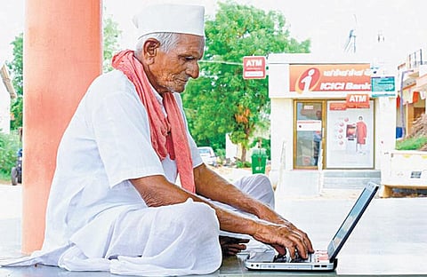பண பரிமாற்றம் இல்லை, கவலையும் இல்லை: வழிகாட்டுகிறது குஜராத் கிராமம்