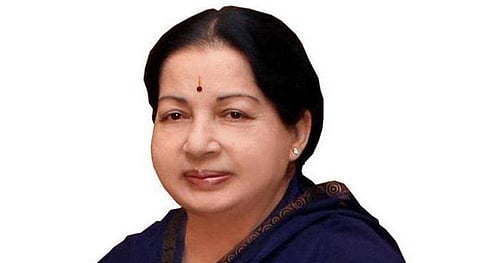 கோடானுகோடி மக்களை மீளாத் துயரில் ஆழ்த்திவிட்டு அம்மா உயிர் பிரிந்தது: கண்ணீரில் மிதக்கிறது தமிழகம்