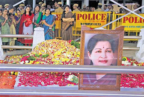 முதல்வர் ஓ.பன்னீர்செல்வம் தலைமையில் தமிழக அமைச்சரவை இன்று கூடுகிறது