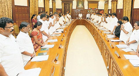 எம்.ஜி.ஆர். நினைவிடத்தின் பெயர் மாற்றம், ஜெ.வுக்கு ரூ.15 கோடியில் நினைவு மண்டபம்: புதிய அமைச்சரவையின் முதல் கூட்டத்தில் தீர்மானம்