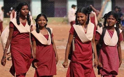 வார்தா புயல் பாதிப்பு: சென்னை, காஞ்சி, திருவள்ளூர் மாவட்டப் பள்ளி, கல்லூரிகளுக்கு புதன்கிழமை விடுமுறை