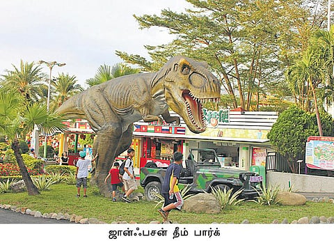 விண்ணில் பறக்கும் காகித விளக்கு!