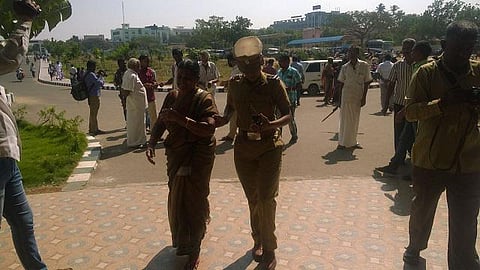 கந்துவட்டி கொடுமை: திருப்பூரில் மகனுடன் பெண் தீக்குளிக்க முயற்சி