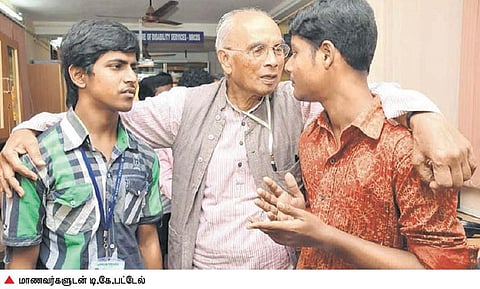 பார்வையற்ற மாணவர்களுக்கு கல்விக் கண்