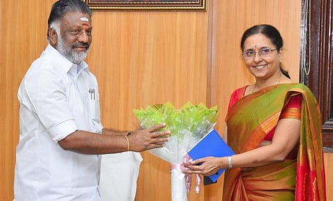 தமிழக அரசு தலைமைச் செயலாளராக கிரிஜா வைத்தியநாதன் பொறுப்பேற்பு: முதல்வர் மற்றும் துறை செயலர்களுடன் ஆலோசனை