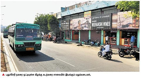 புதுச்சேரியில் நெடுஞ்சாலையோரம் அதிக மதுக்கடைகள்: கணக்கெடுக்கத் தொடங்கியது கலால் துறை