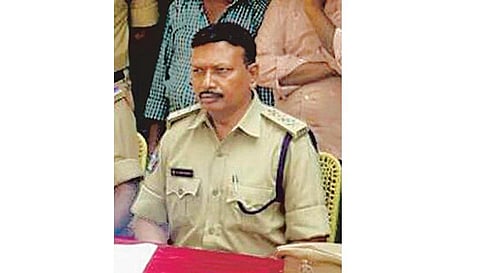 செம்மர கடத்தல் கும்பலுடன் தொடர்பு: டிஎஸ்பி உட்பட 3 போலீஸார் பணியிடை நீக்கம்