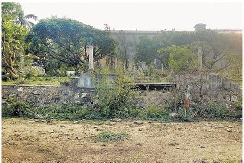 வீணடிக்கப்பட்ட மணிமுத்தாறு அணை பூங்கா: சுற்றுலாப் பயணிகள் ஏமாற்றம்