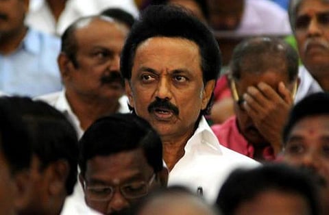 குடும்ப அட்டைகளுக்கு பதிலாக ஸ்மார்ட் கார்டு திட்டத்தில் அரசு மெத்தனம்: திமுக பொருளாளர் ஸ்டாலின் கண்டனம்