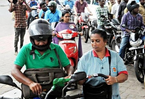 கிரெடிட், டெபிட் கார்டுகள் மூலம் ஜன.13 வரை பெட்ரோல், டீசல் விற்பனை தொடரும்