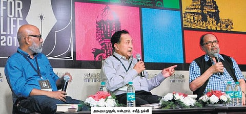 இந்து ராஷ்டிர வேட்கை நிறைவேறாது: அக்ஷய முகுல், நக்வி
