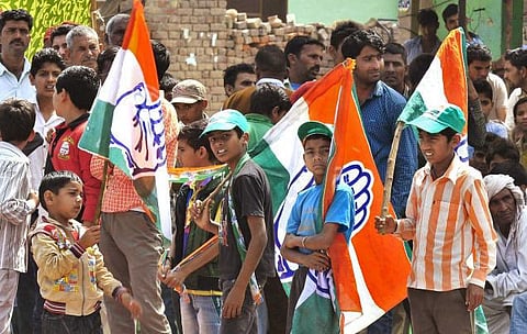 கை சின்னத்தை முடக்கக்கோரி பாஜக மனு