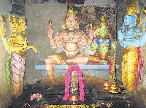 ஐந்து நிறங்களில் அருள்பாலிக்கும் ஈசன்