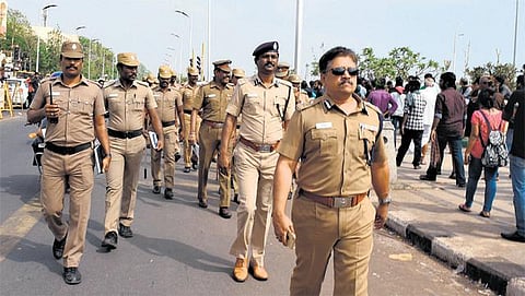 ஜல்லிக்கட்டு பிரச்சினைக்கு நிரந்தர தீர்வு காணும்வரை மெரினா போராட்டம் தொடரும்: இளைஞர்கள், மாணவர்கள் திட்டவட்டம்; 5 ஆயிரம் போலீஸார் குவிப்பு
