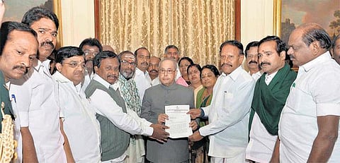 குடியரசு தலைவருடன் அதிமுக எம்பிக்கள் சந்திப்பு