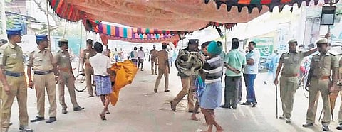 காஞ்சியில் மாணவர்கள் வெளியேற்றம்: மாமல்லபுரம் பகுதியில் போராட்டம் வாபஸ்